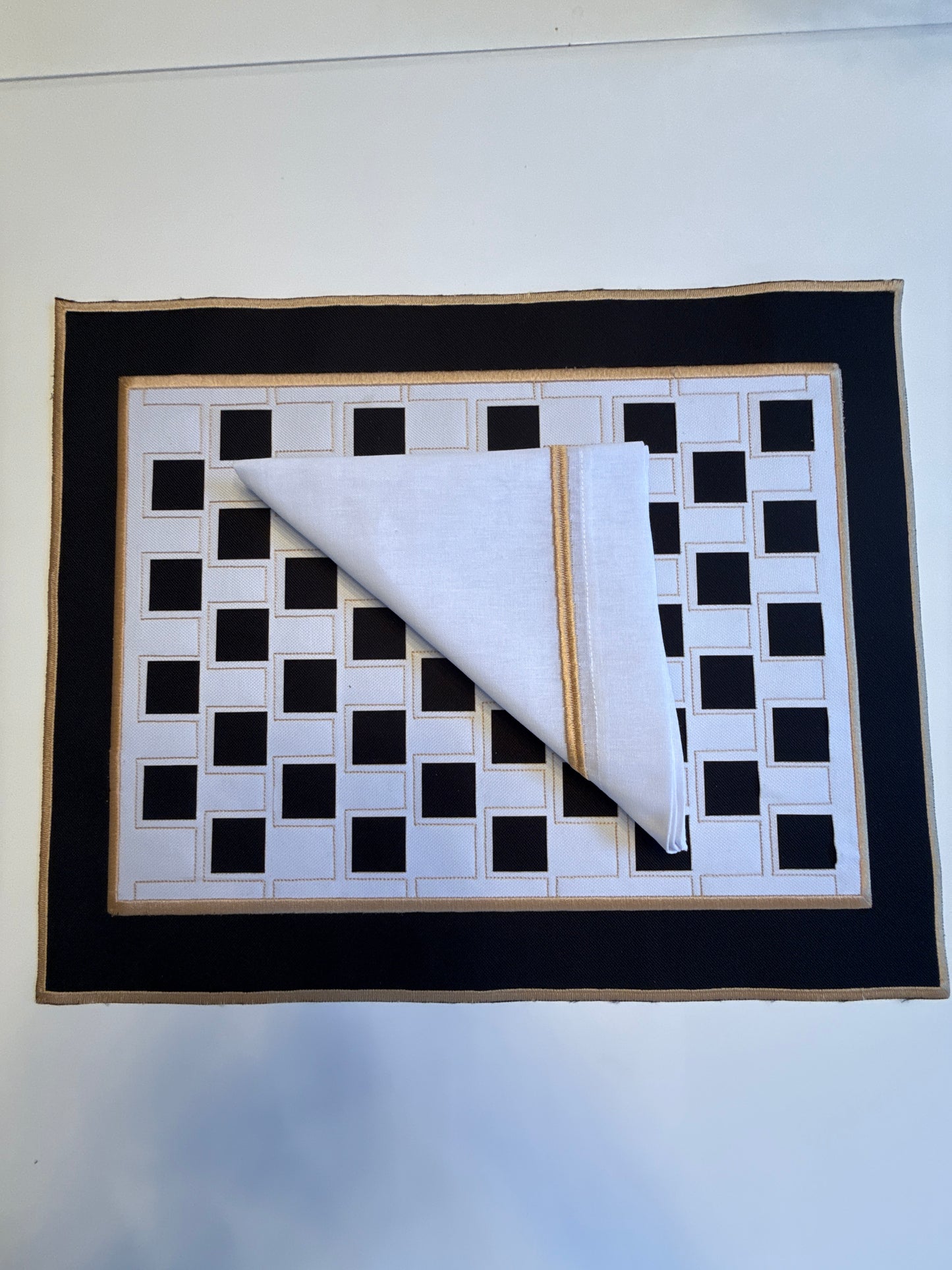 Placemets double-sided beige and black and white checkered placements