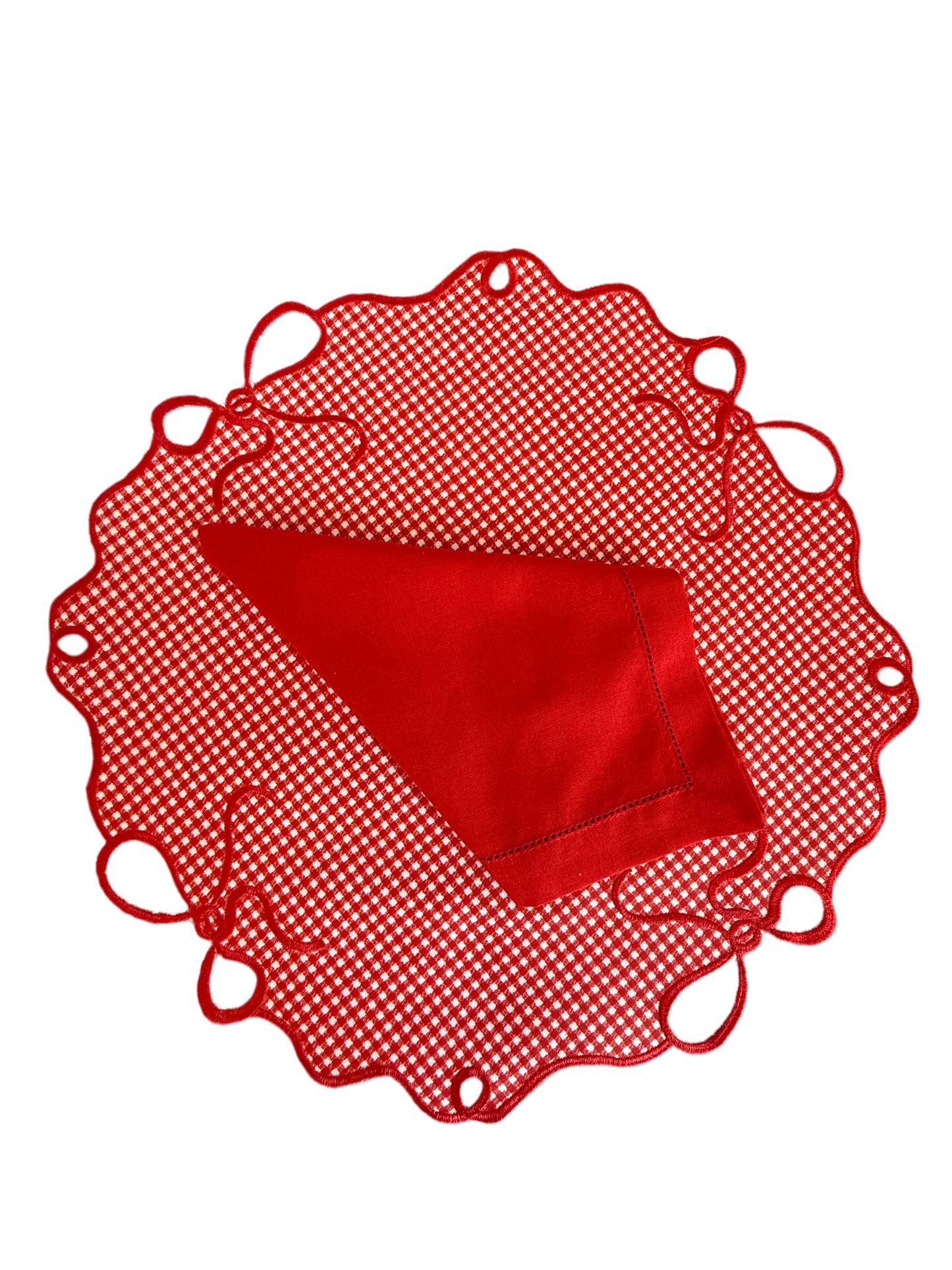 Placemats with a round, cut-out bow