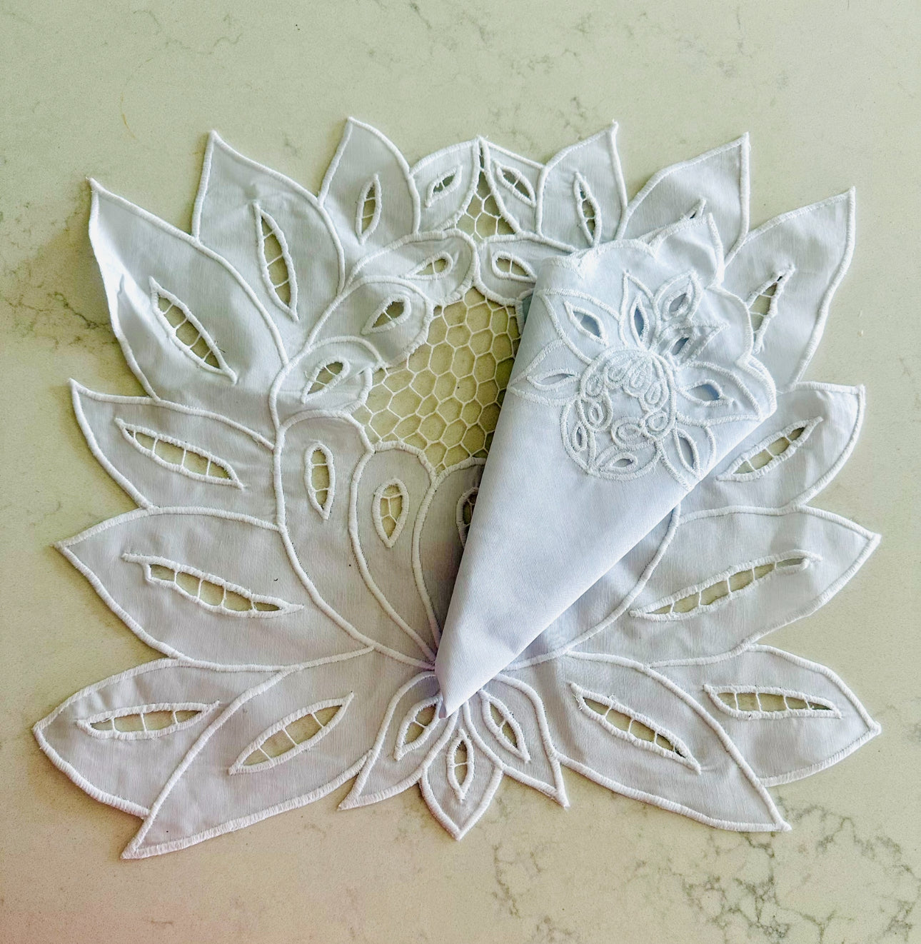 Placemats Lotus Flower White exclusive designer Revelation Table