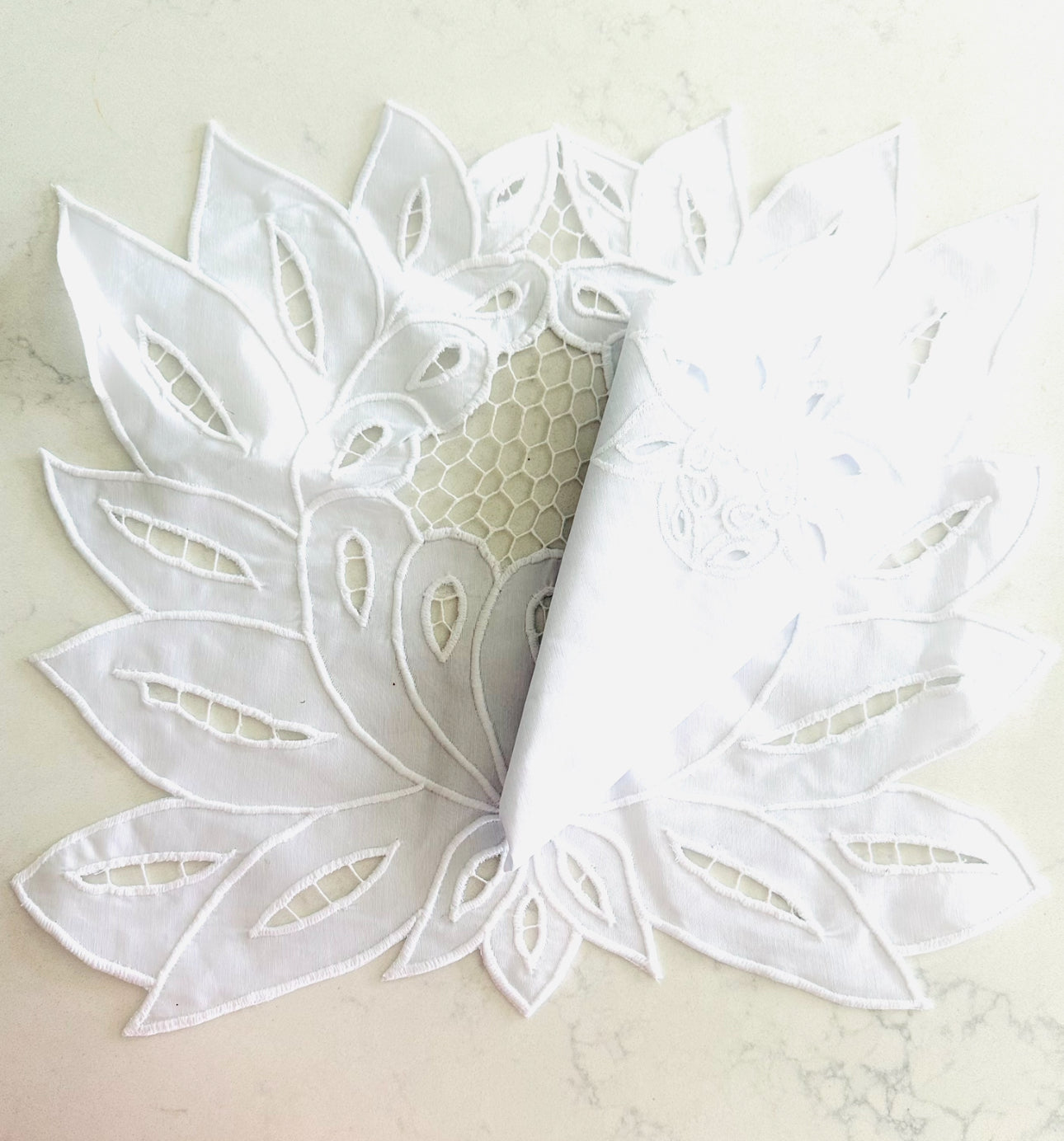 Placemats Lotus Flower White exclusive designer Revelation Table