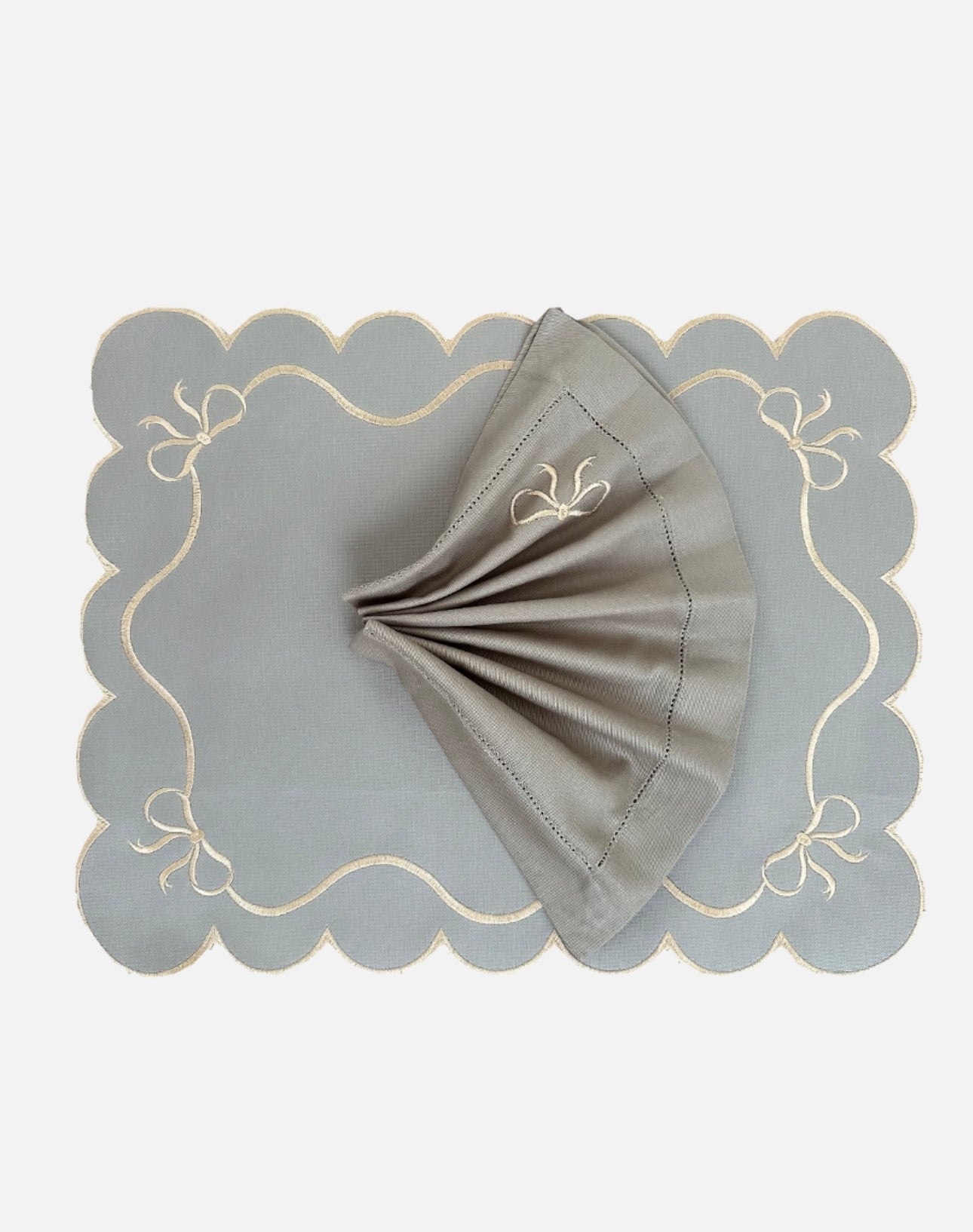 Placemets Love Bow