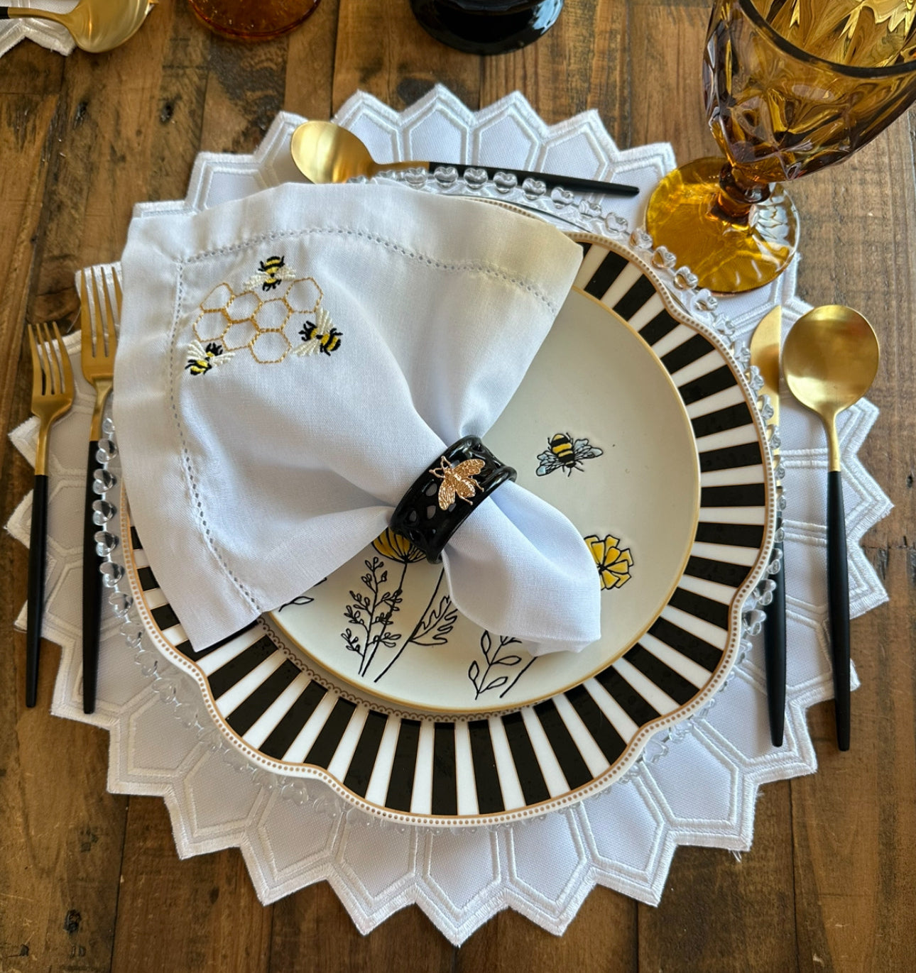 Placemats bee hive two sides white|bege designer revelationtable with bee napikn