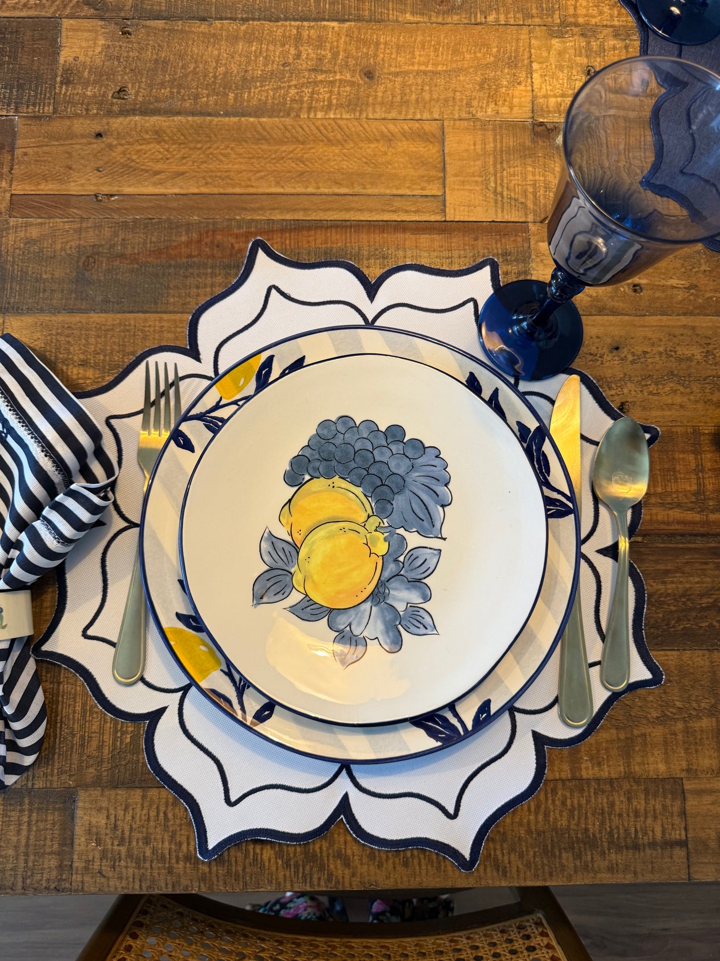 Double-sided flower-shaped placements