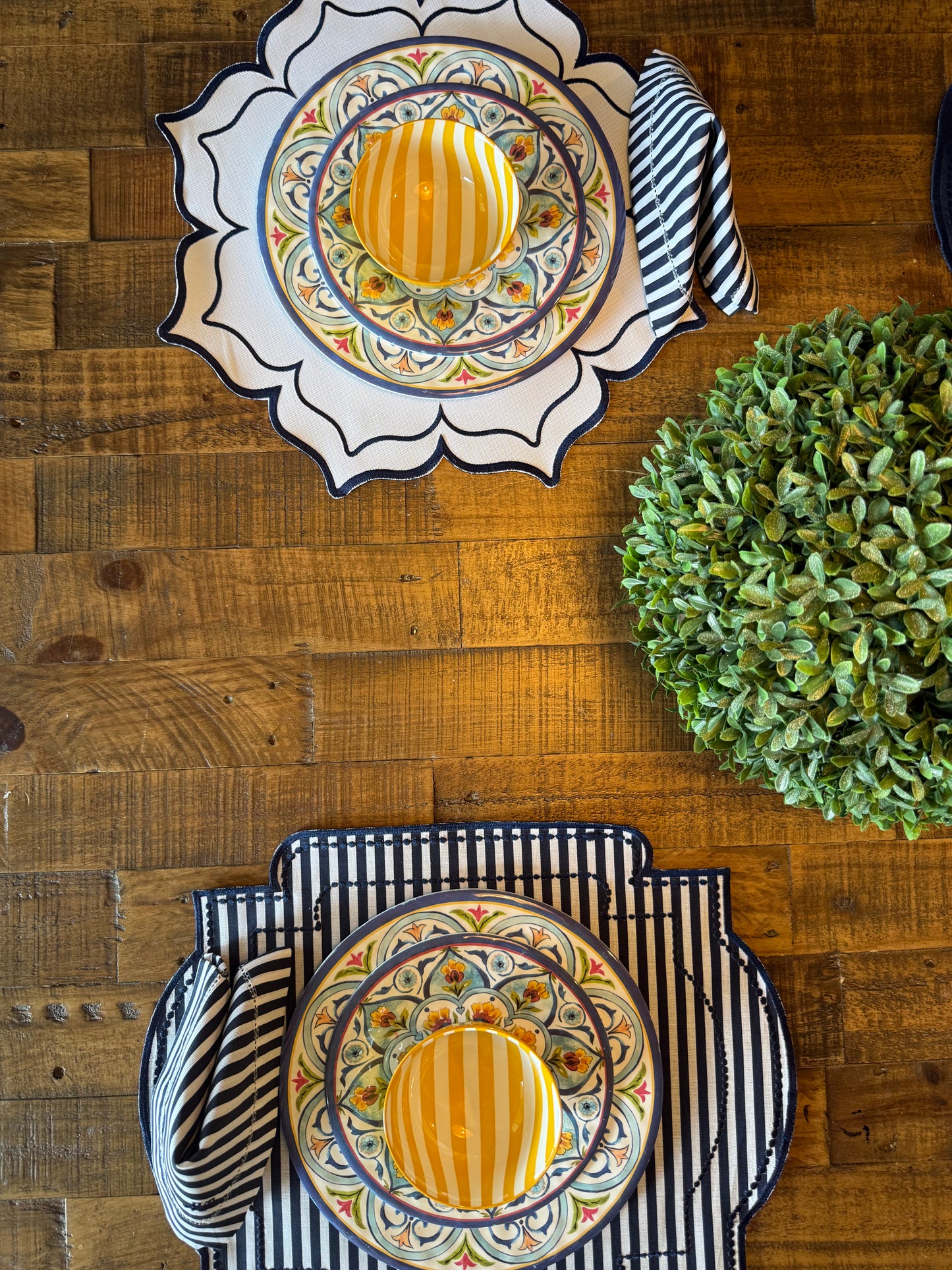 Double-sided flower-shaped placements