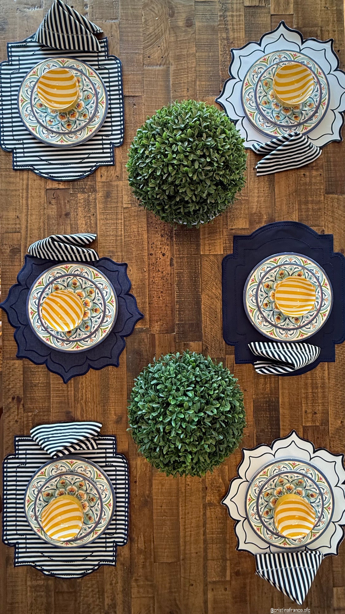 Double-sided flower-shaped placements