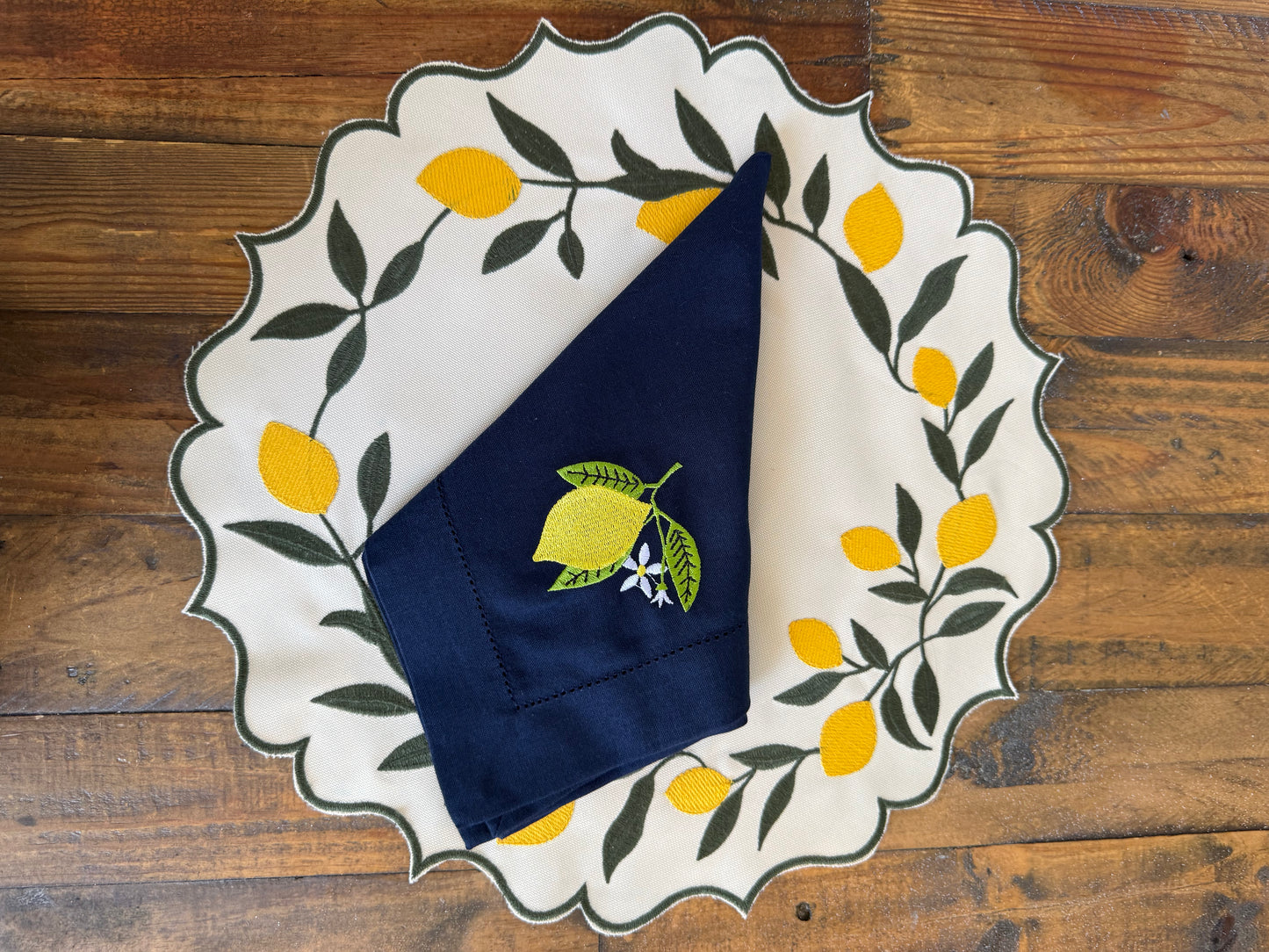 Placemets double-sided Sicilian lemon.