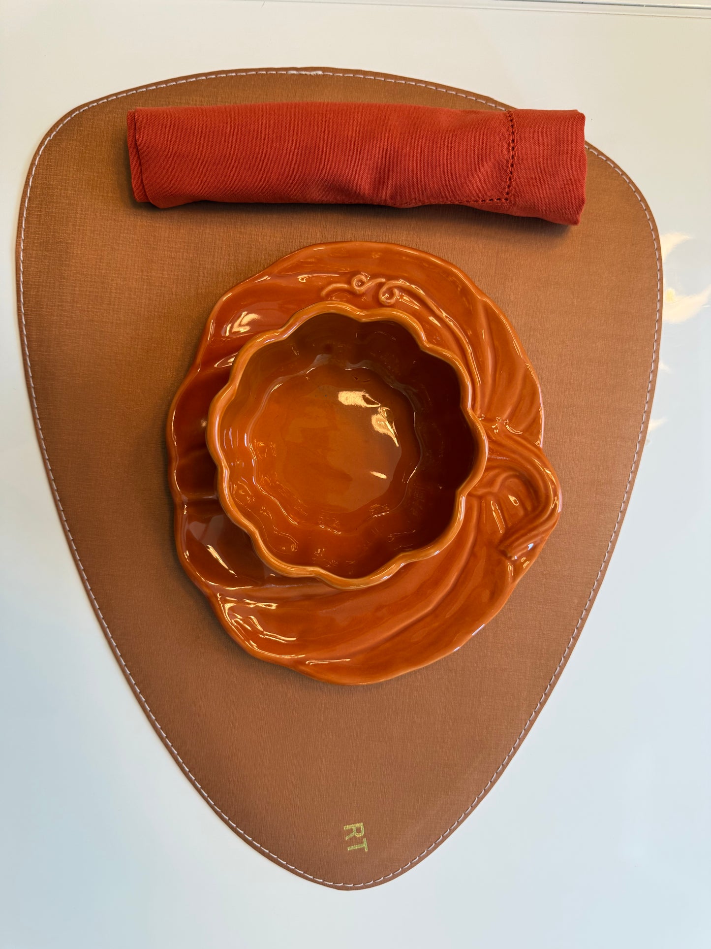 Double-sided leather placemats with napkins