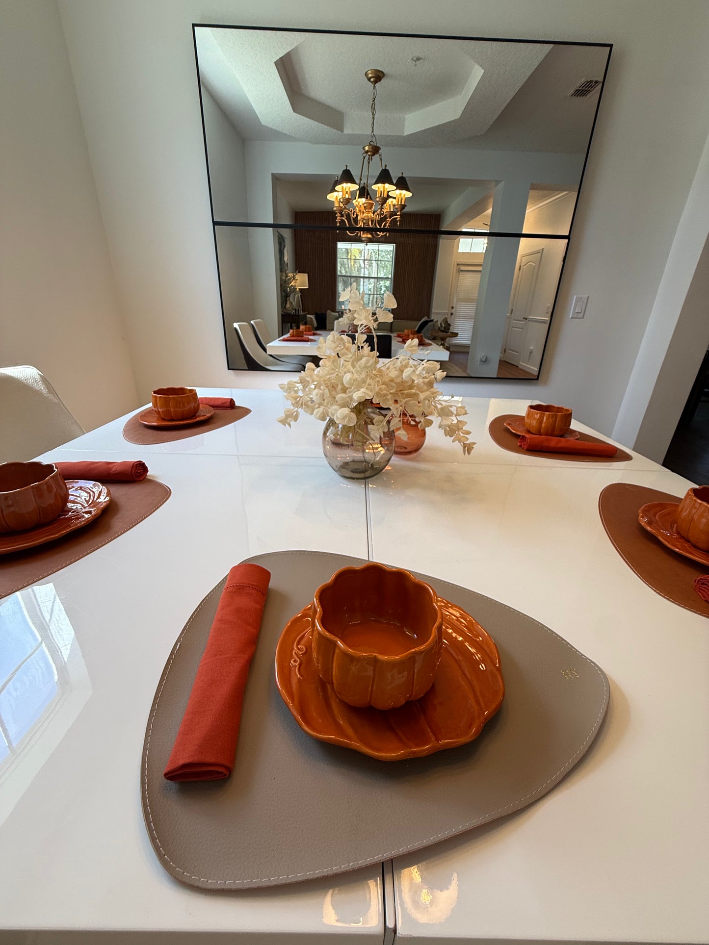 Double-sided leather placemats with napkins