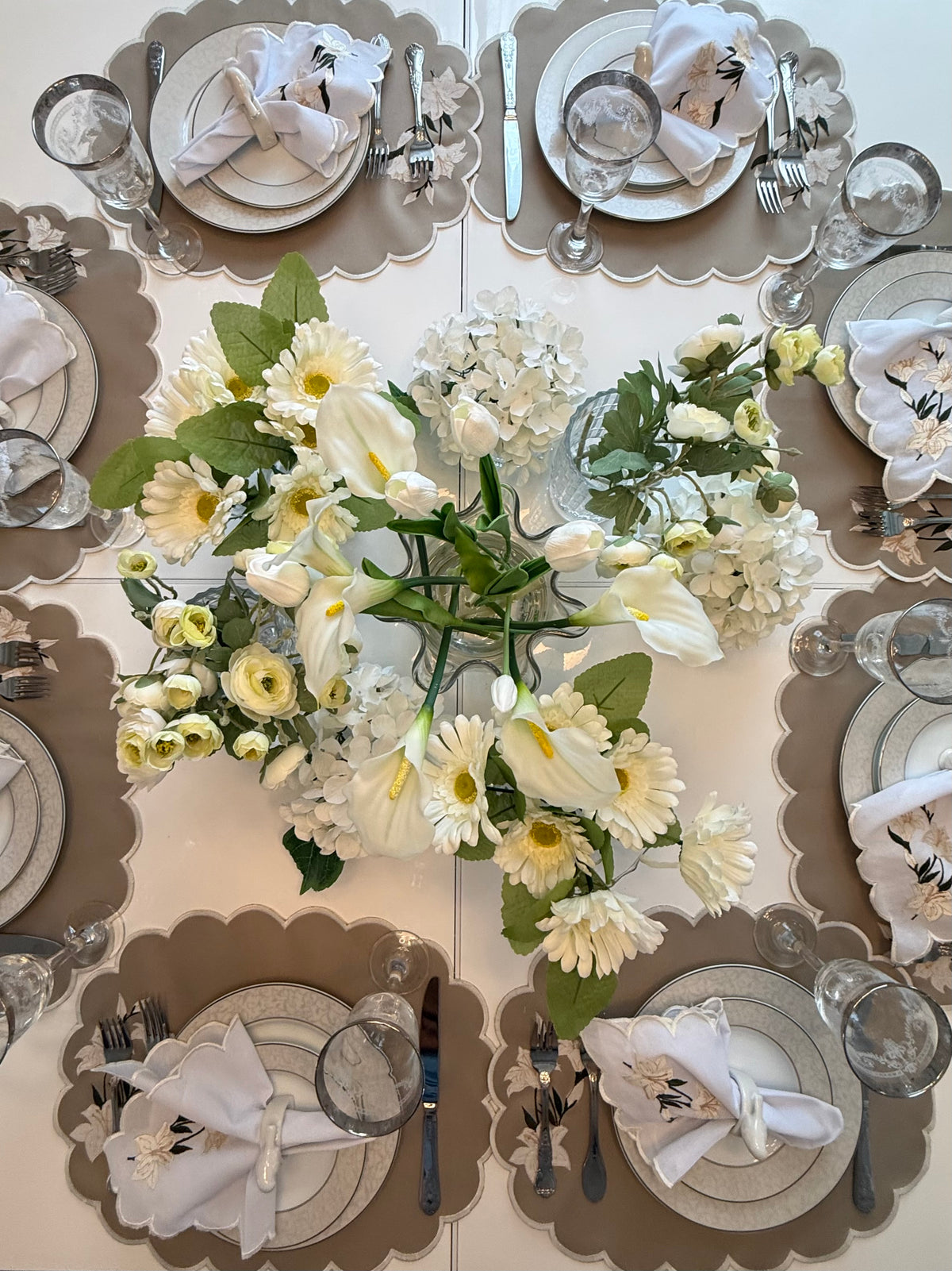 Reversible placemat with lily embroidery