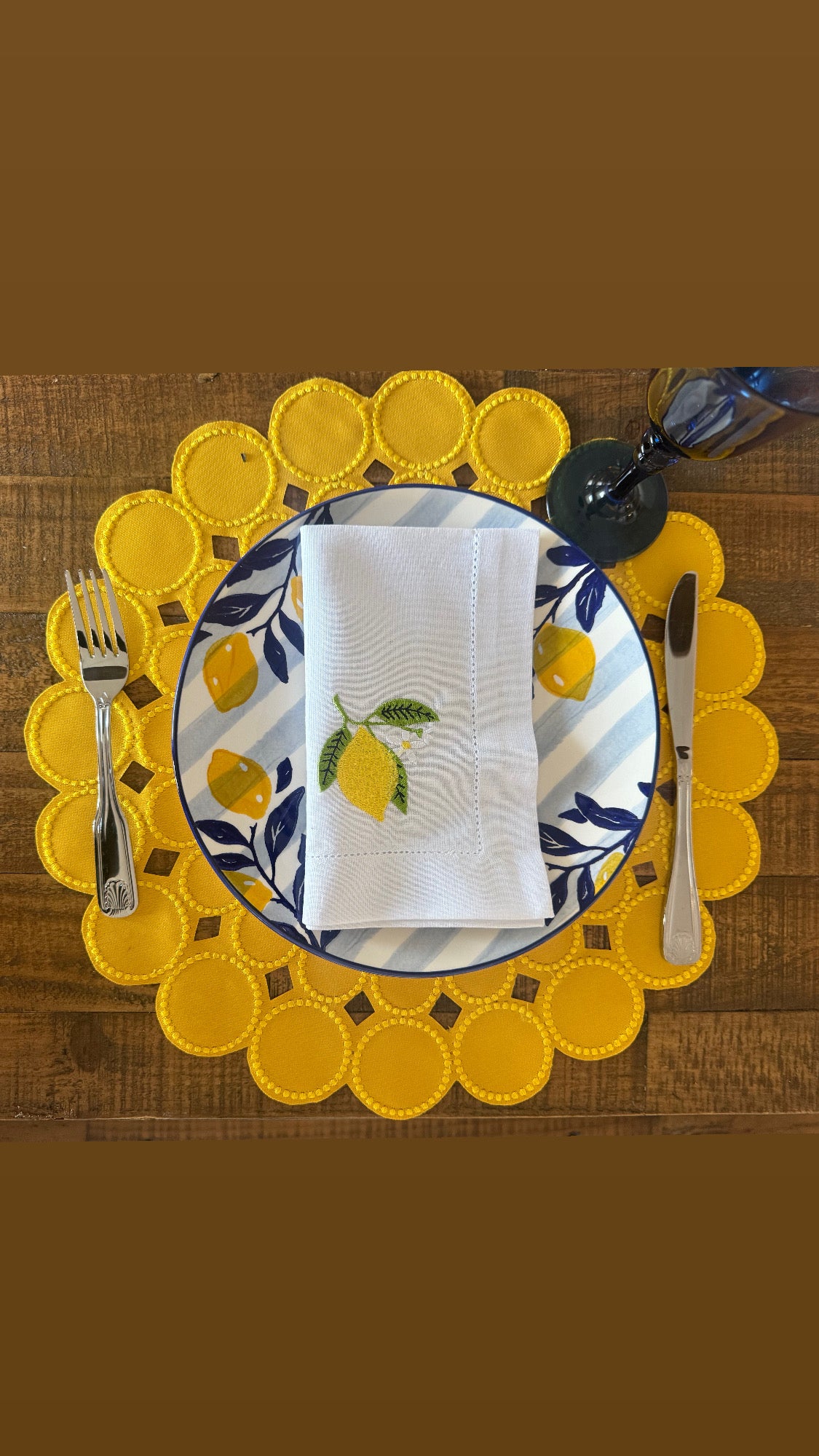 Placemats Yellow with lemon-embroidered napkins