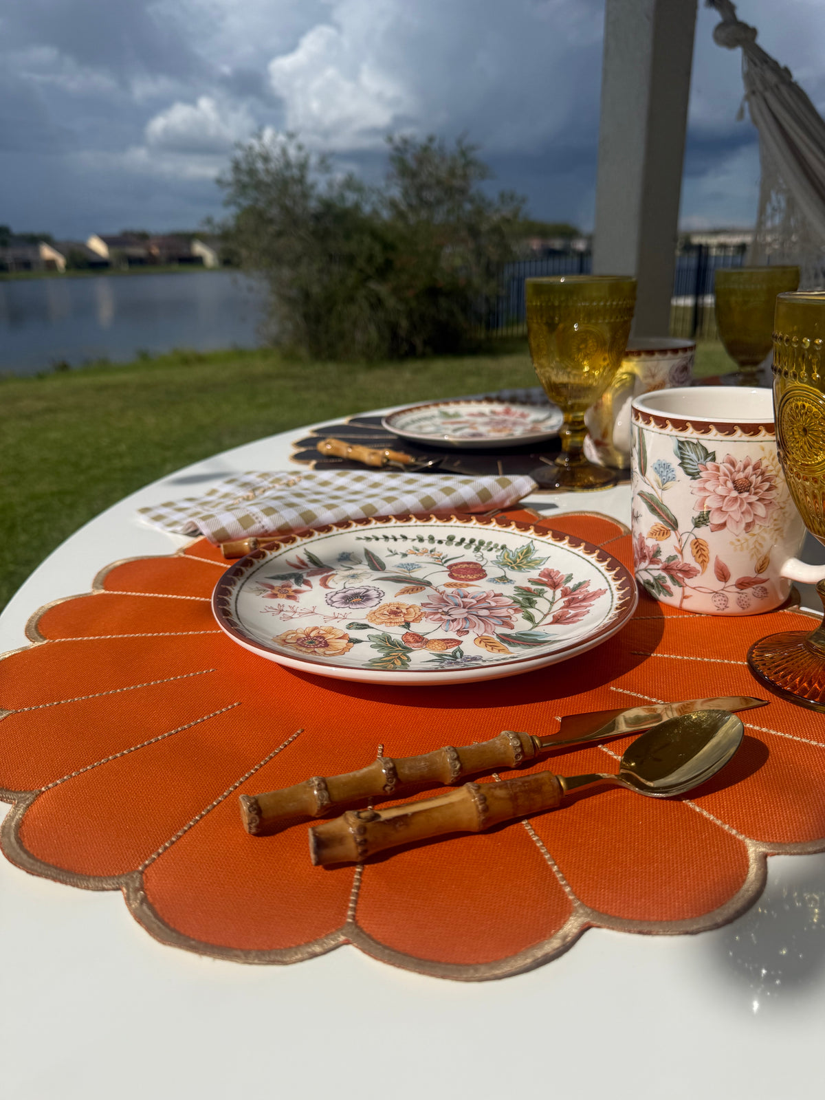 Placemat Double-sided, with one side made of faux leather and the other waterproof