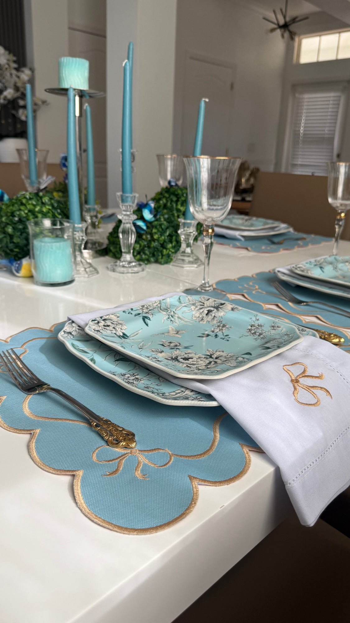 Placemat double-side Pink and blue for a gender reveal party.