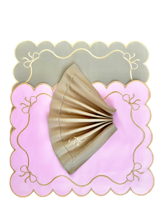 Placemets Love Bow