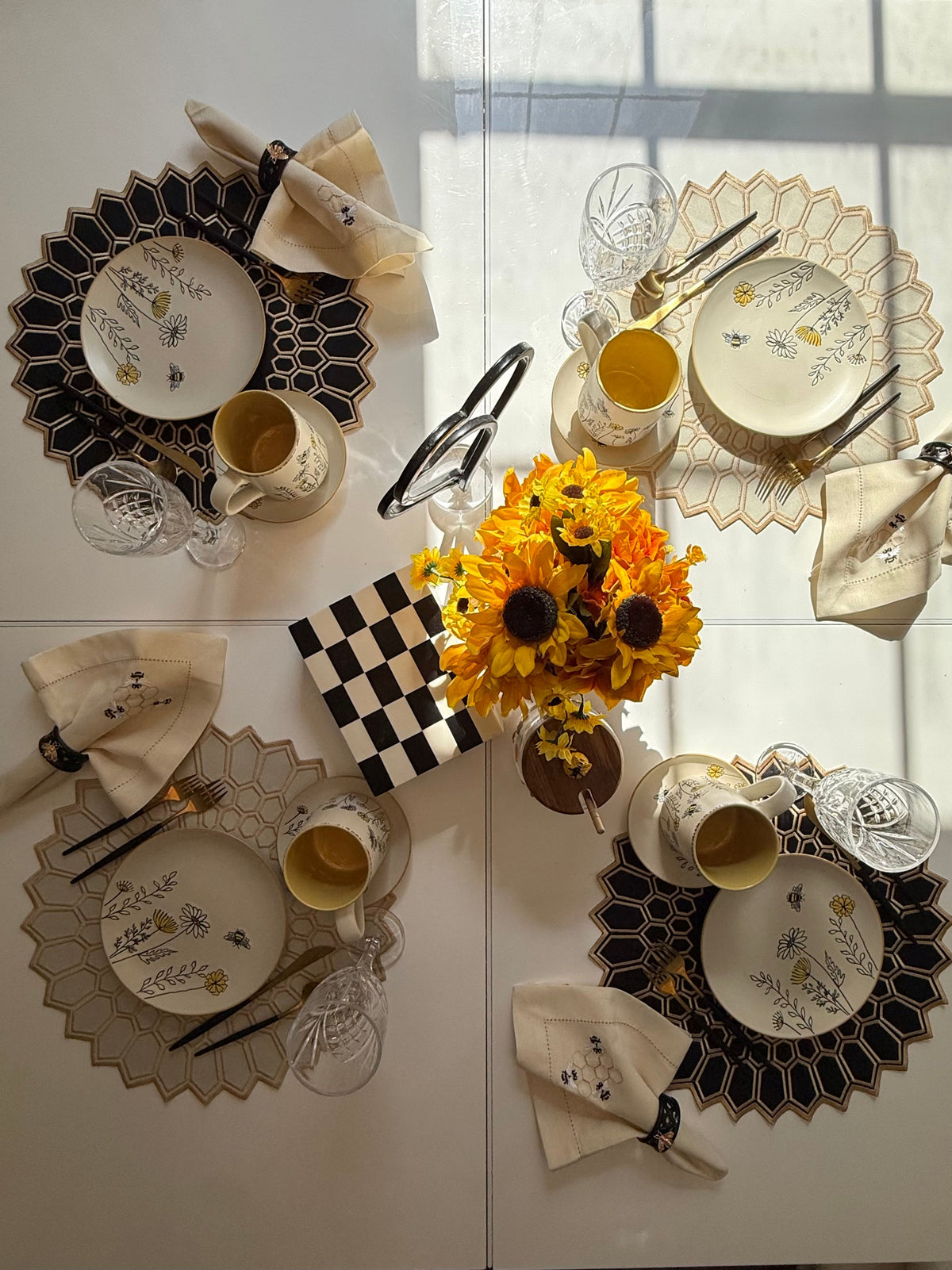 Placemats bee hive black/offwhite designer Revelation Table with bee napkin