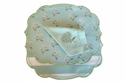 Placemats double-sided printed with hydrangea flowers and embroidered napkin