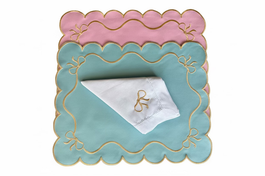 Placemats double-side Pink and blue for a gender reveal party.