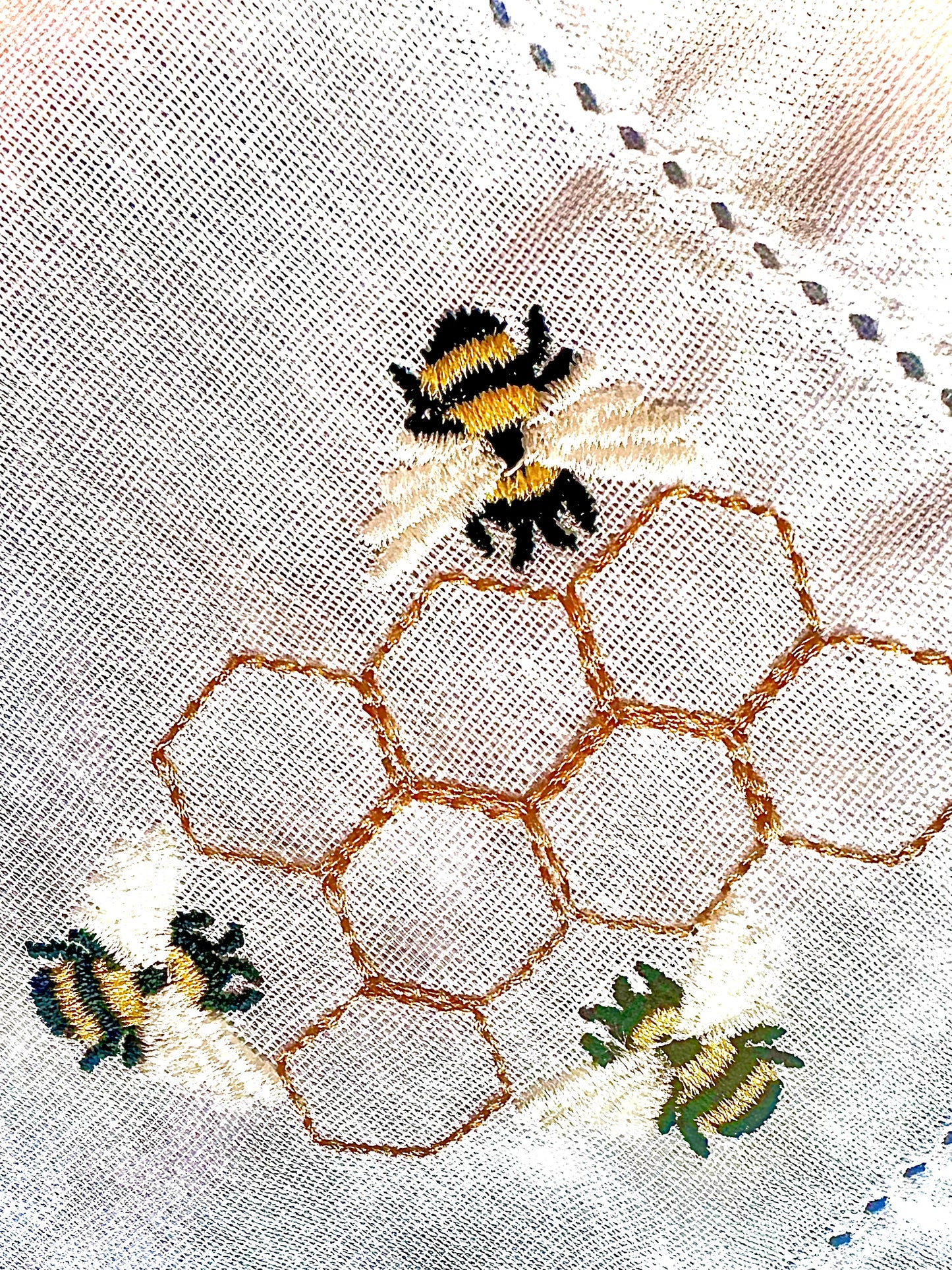 Placemats bee hive white designer revelationtable with bee napikn