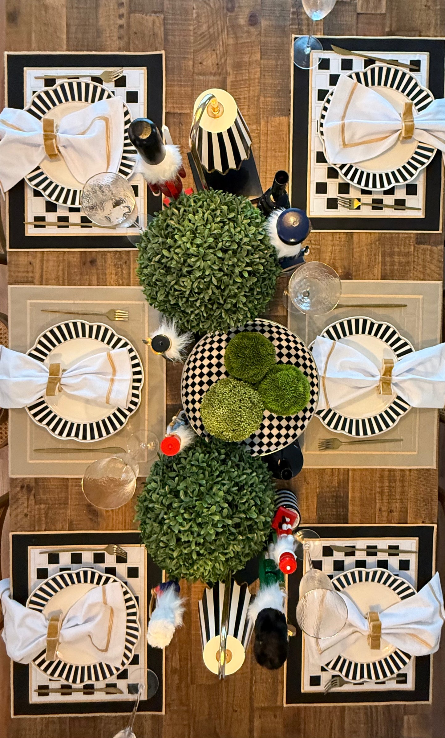 Placemets double-sided beige and black and white checkered placements