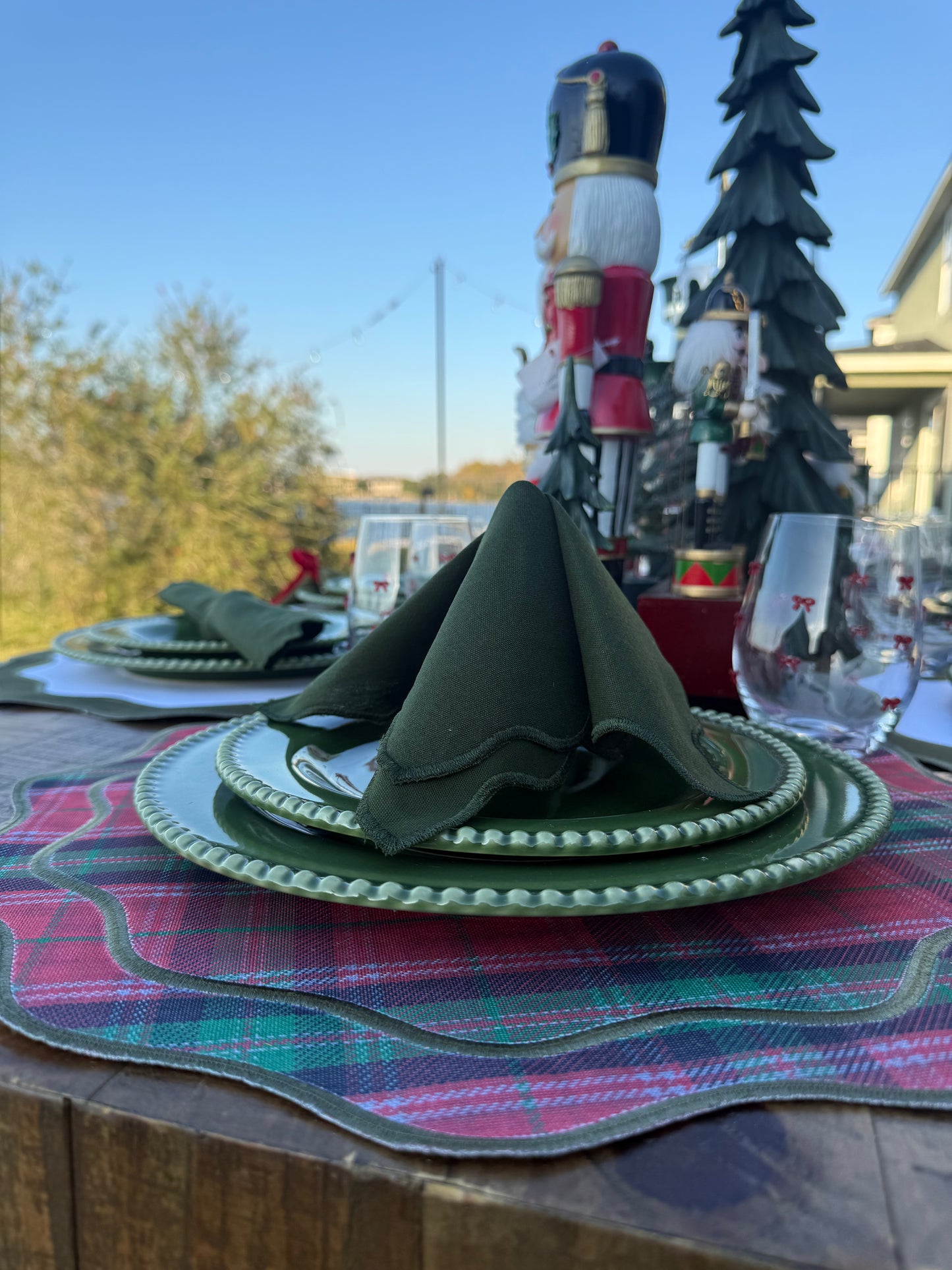 Placemets double-sided, checkered and embroidered napkins