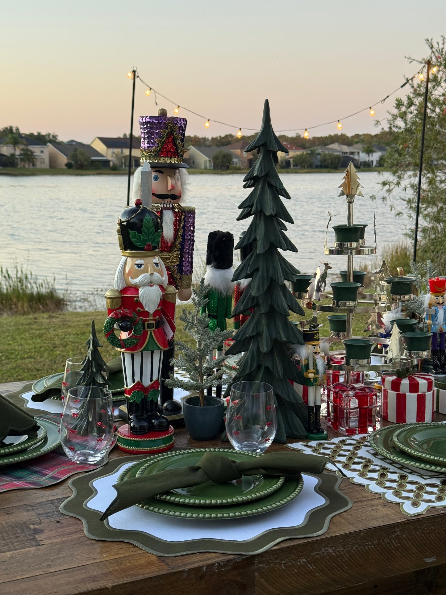 Placemets double-sided, checkered and embroidered napkins