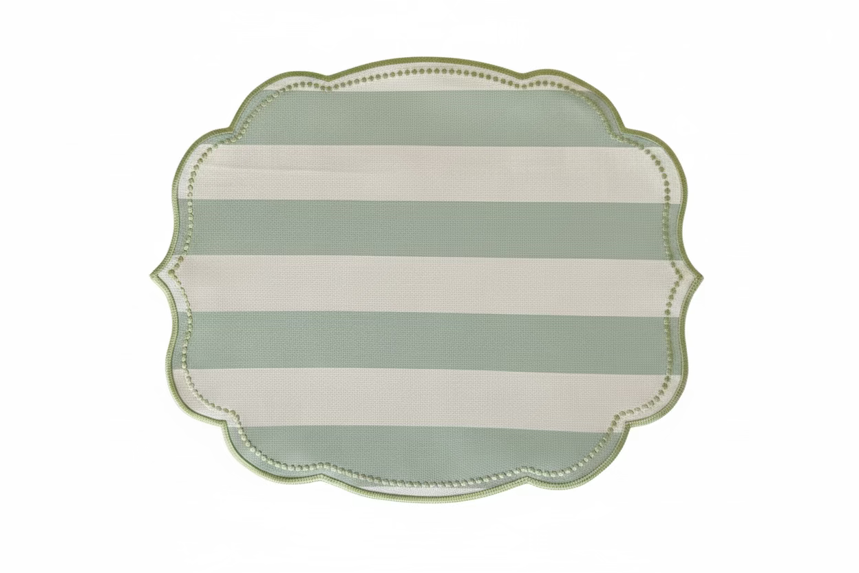 Placemats double-sided printed with hydrangea flowers and embroidered napkin